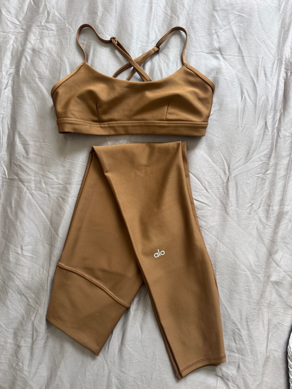 ALO 7/8 High-Waist Airlift Legging + Airlift Intrigue Bra